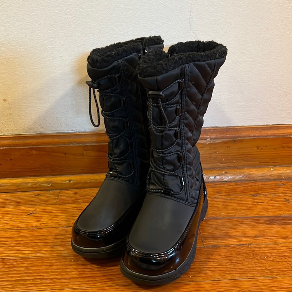 Tundra Girls winter boots